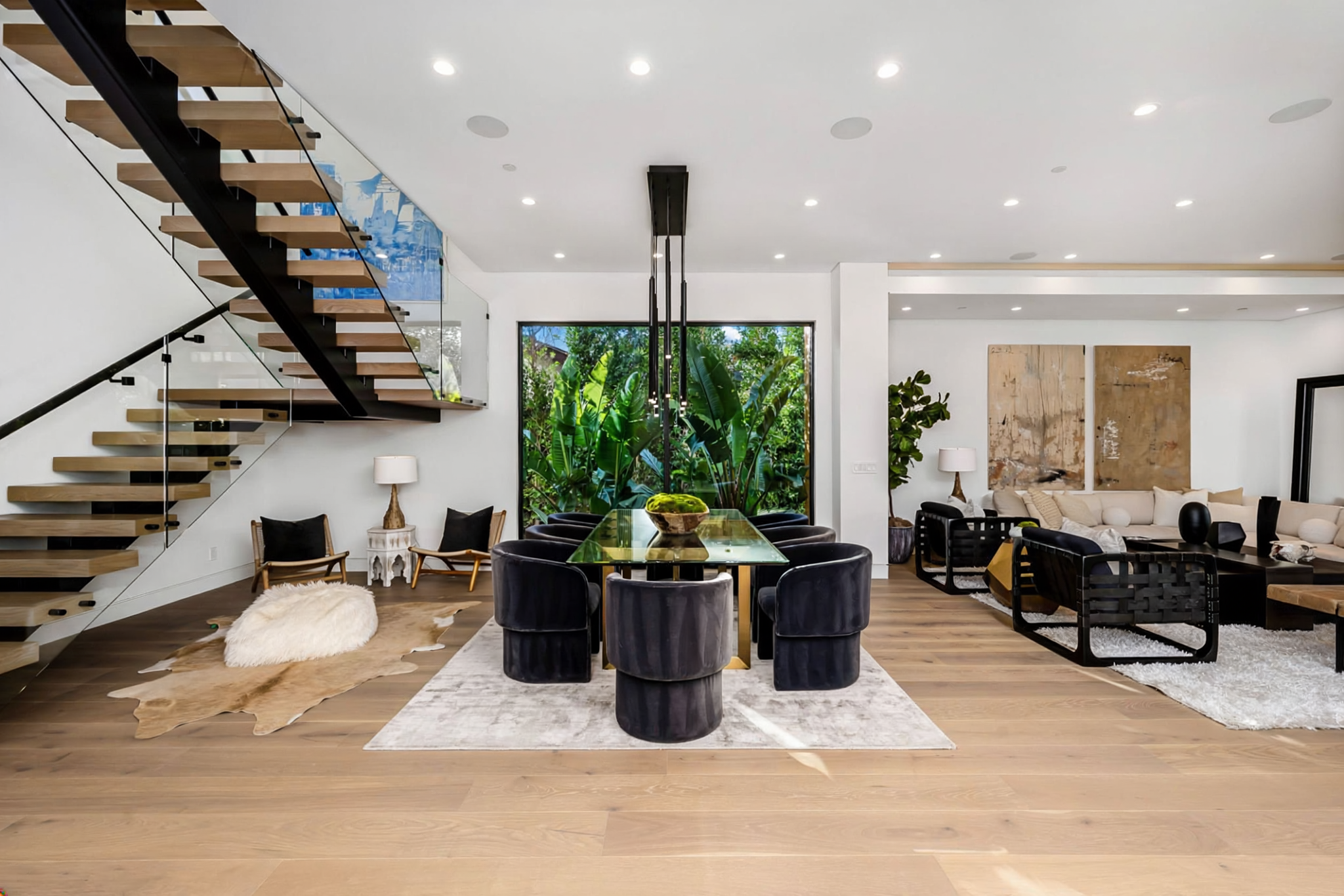 A13 Media real estate portfolio - Luxury Dining